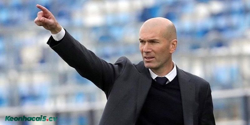 HLV Zinedine Zidane xác nhận sẽ trở lại “ghế nóng” sớm